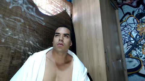 Justin online show from November 17, 5:04 pm