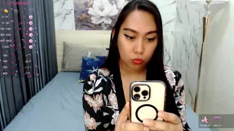 Im Kim and Im Single in real life online show from March 29, 7:15 pm