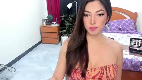 Snapshot of beautifullust chatting on January 4, 10:13 pm Queen Angela online show from January 4, 10:13 pm