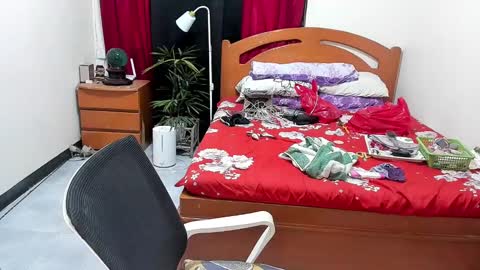 Snapshot of beautifullust chatting on January 1, 5:43 am Queen Angela online show from January 1, 5:43 am