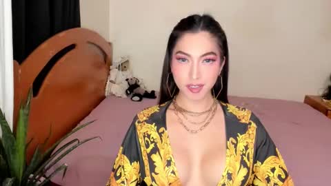 Snapshot of beautifullust chatting on October 6, 7:53 pm Queen Angela online show from October 6, 7:53 pm