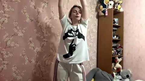 Mia online show from April 25, 4:48 pm