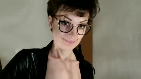 Raluca online show from March 25, 5:31 pm