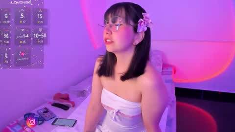 Snapshot of becca_be_ chatting on October 3, 3:26 am Becca is here online show from October 3, 3:26 am
