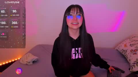 Snapshot of becca_be_ chatting on January 17, 3:12 am Becca is here online show from January 17, 3:12 am