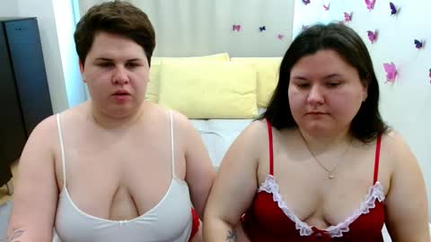Snapshot of beckyandellen chatting on October 5, 10:34 am BeckyAndEllen online show from October 5, 10:34 am