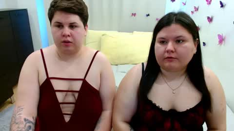 Snapshot of beckyandellen chatting on September 25, 10:11 am BeckyAndEllen online show from September 25, 10:11 am