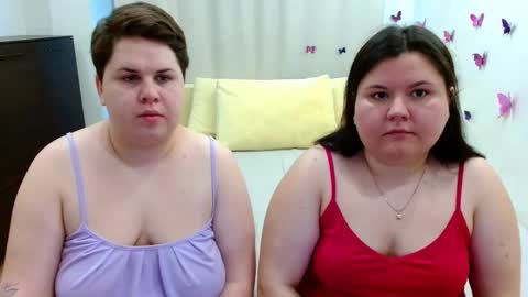 Snapshot of beckyandellen chatting on September 28, 10:13 am BeckyAndEllen online show from September 28, 10:13 am