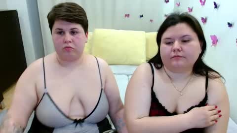 Snapshot of beckyandellen chatting on October 1, 3:33 pm BeckyAndEllen online show from October 1, 3:33 pm