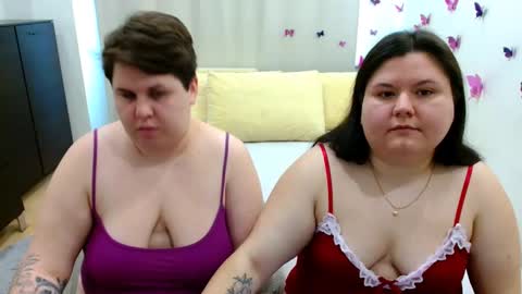Snapshot of beckyandellen chatting on October 6, 10:44 am BeckyAndEllen online show from October 6, 10:44 am