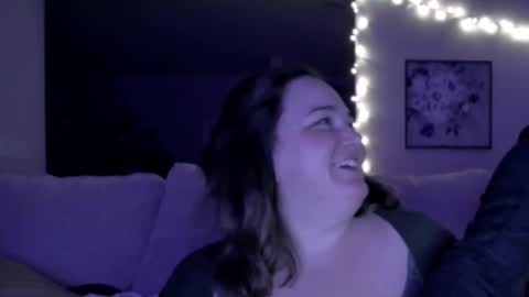 beeizzy15 online show from December 8, 2:03 am