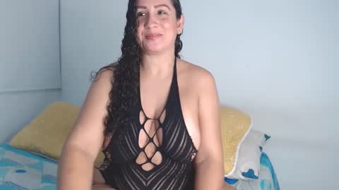 hadid online show from October 12, 11:50 pm