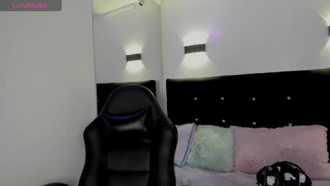 Bella online show from September 29, 2:27 pm