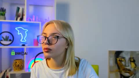 bella_blade online show from December 18, 6:09 am