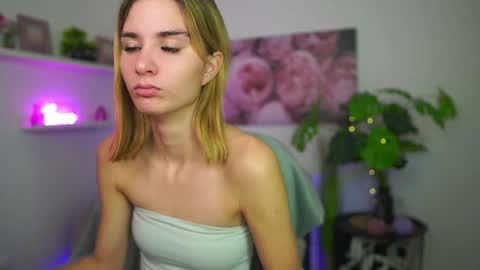 BellaBlonde online show from December 19, 2:56 pm