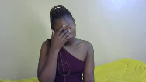 Snapshot of bella_c8 chatting on September 24, 8:15 pm bella_c8 online show from September 24, 8:15 pm