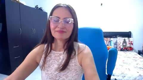 Bella online show from December 15, 4:19 am