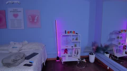  Bella  online show from November 20, 7:55 pm