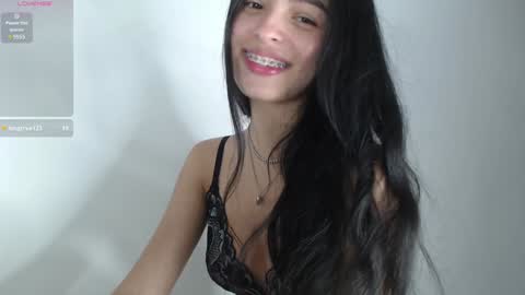 Snapshot of bella_musee chatting on January 10, 1:32 am   online show from January 10, 1:32 am