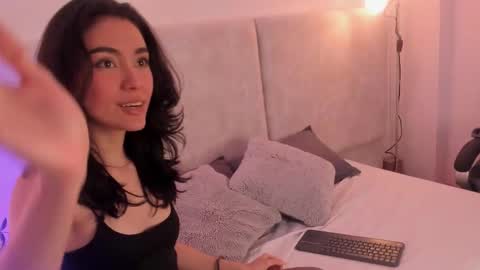 bella_nova__ online show from March 27, 10:00 pm