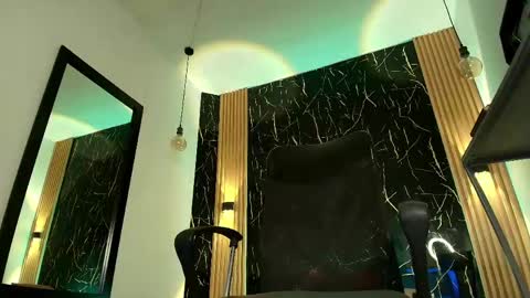     online show from April 16, 9:39 pm