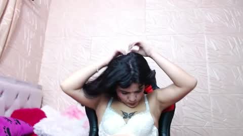 BELLA online show from May 12, 9:24 pm