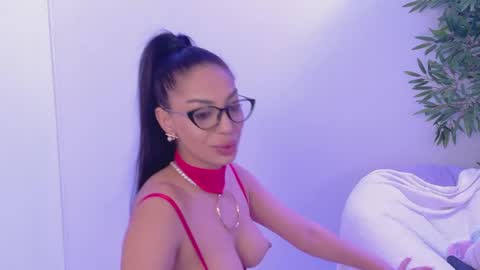 Bella online show from February 23, 9:39 pm