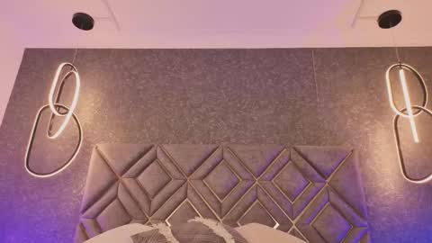 Cris online show from November 14, 8:00 pm