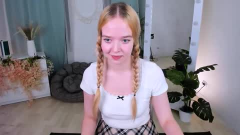 Bella online show from November 4, 10:44 pm