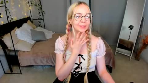Bella online show from May 20, 10:16 pm