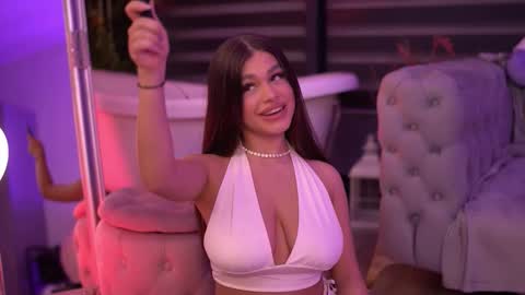 Bella online show from November 18, 7:50 pm