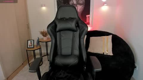 CALL ME BELLA online show from January 17, 3:05 am