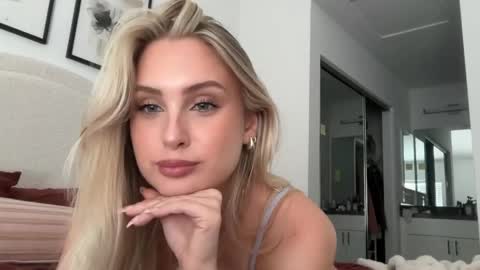 Isabella Ryder online show from May 15, 11:56 pm