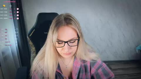 Your Annabelle Wolf  online show from May 30, 3:32 pm