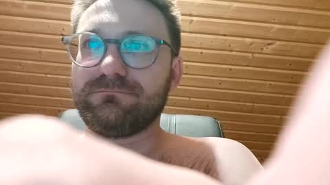 ben00189 online show from January 5, 10:40 pm