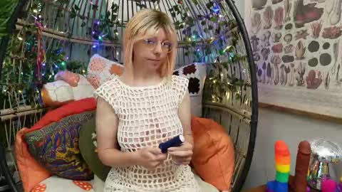 Snapshot of bendingofwillow chatting on September 16, 2:09 pm Willow online show from September 16, 2:09 pm