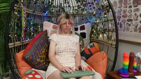 Snapshot of bendingofwillow chatting on September 29, 11:20 am Willow online show from September 29, 11:20 am