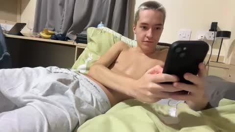 benji_j8 online show from December 3, 7:36 pm