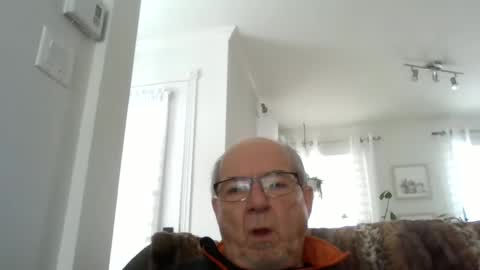 Snapshot of bernard1102 chatting on February 21, 2:06 pm bernard1102 online show from February 21, 2:06 pm