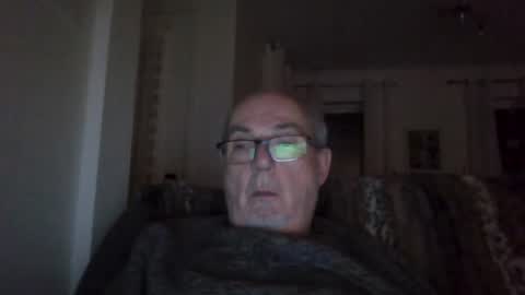 Snapshot of bernard1102 chatting on December 16, 2:25 am bernard1102 online show from December 16, 2:25 am