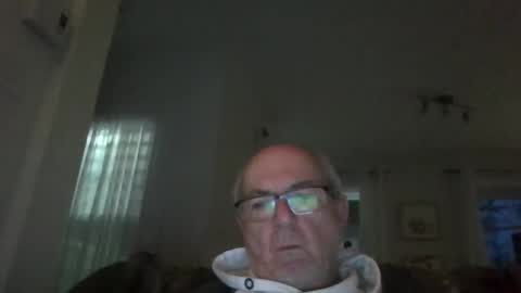 Snapshot of bernard1102 chatting on March 6, 10:52 am bernard1102 online show from March 6, 10:52 am