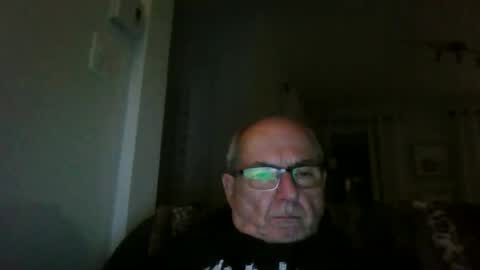 Snapshot of bernard1102 chatting on September 17, 12:14 am bernard1102 online show from September 17, 12:14 am