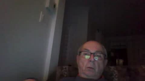 Snapshot of bernard1102 chatting on October 22, 1:20 am bernard1102 online show from October 22, 1:20 am