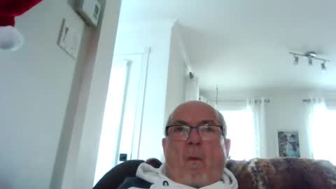 Snapshot of bernard1102 chatting on December 3, 2:11 pm bernard1102 online show from December 3, 2:11 pm