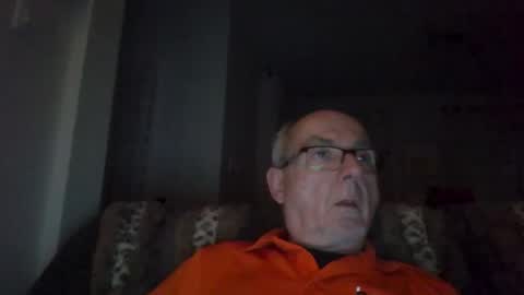 Snapshot of bernard1102 chatting on October 6, 11:00 pm bernard1102 online show from October 6, 11:00 pm