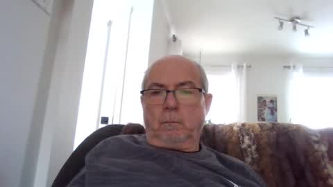 Snapshot of bernard1102 chatting on December 2, 2:14 pm bernard1102 online show from December 2, 2:14 pm