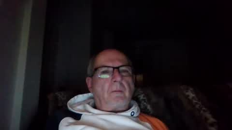 Snapshot of bernard1102 chatting on January 28, 2:32 am bernard1102 online show from January 28, 2:32 am