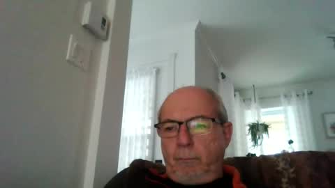 Snapshot of bernard1102 chatting on February 26, 11:43 am bernard1102 online show from February 26, 11:43 am