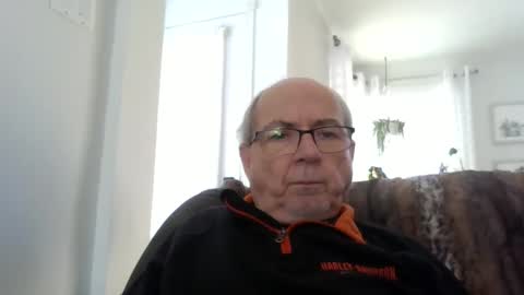 Snapshot of bernard1102 chatting on February 28, 2:09 pm bernard1102 online show from February 28, 2:09 pm