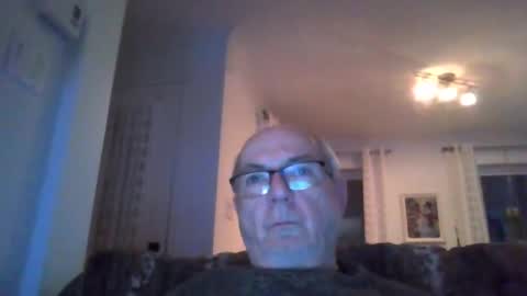 Snapshot of bernard1102 chatting on December 9, 11:36 am bernard1102 online show from December 9, 11:36 am